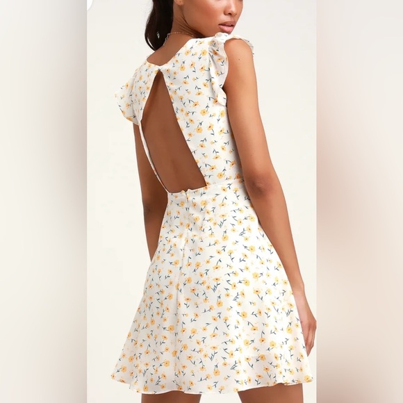NWT Lulus Strike a Posie White Floral Print Backless Skater Dress, Small - Picture 2 of 12